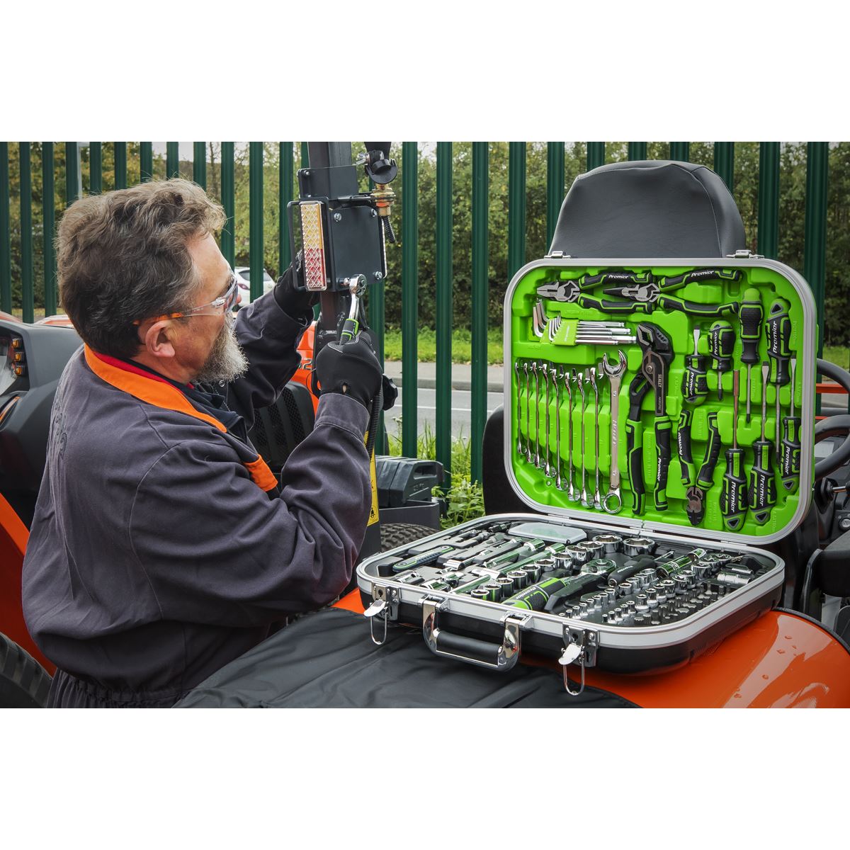 Sealey Mechanic's Tool Kit 144pc Hi-Vis Green AK7980HV