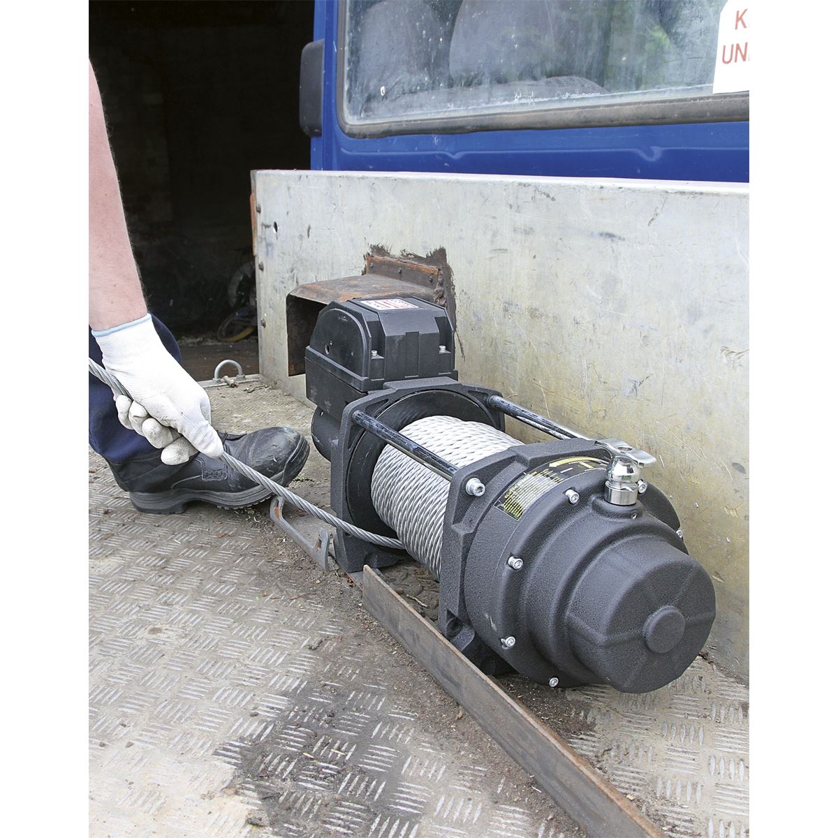 Sealey Recovery Winch 8180kg (18000lb)Line Pull 12V Industrial RW8180