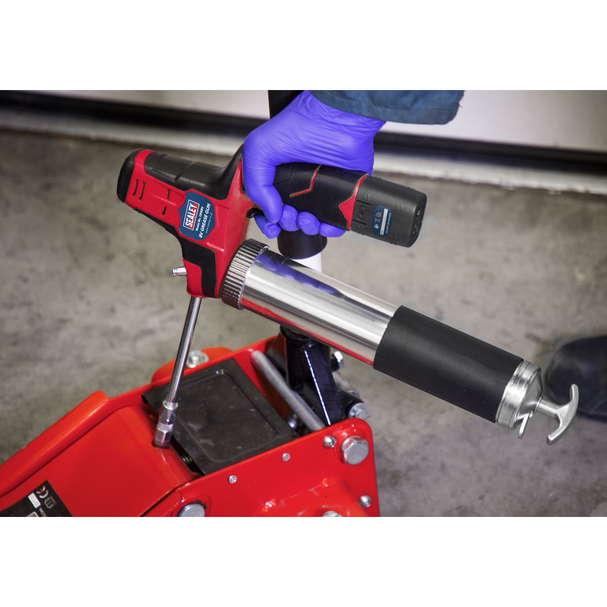 Cordless Grease Gun 8V CPG8V