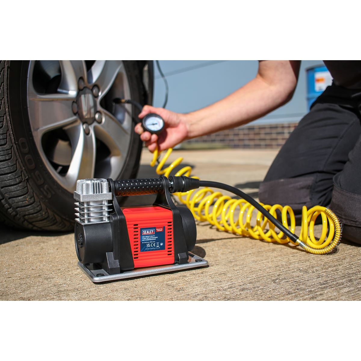 Sealey Tyre Inflator/Mini Air Compressor 12V Heavy-Duty MAC05