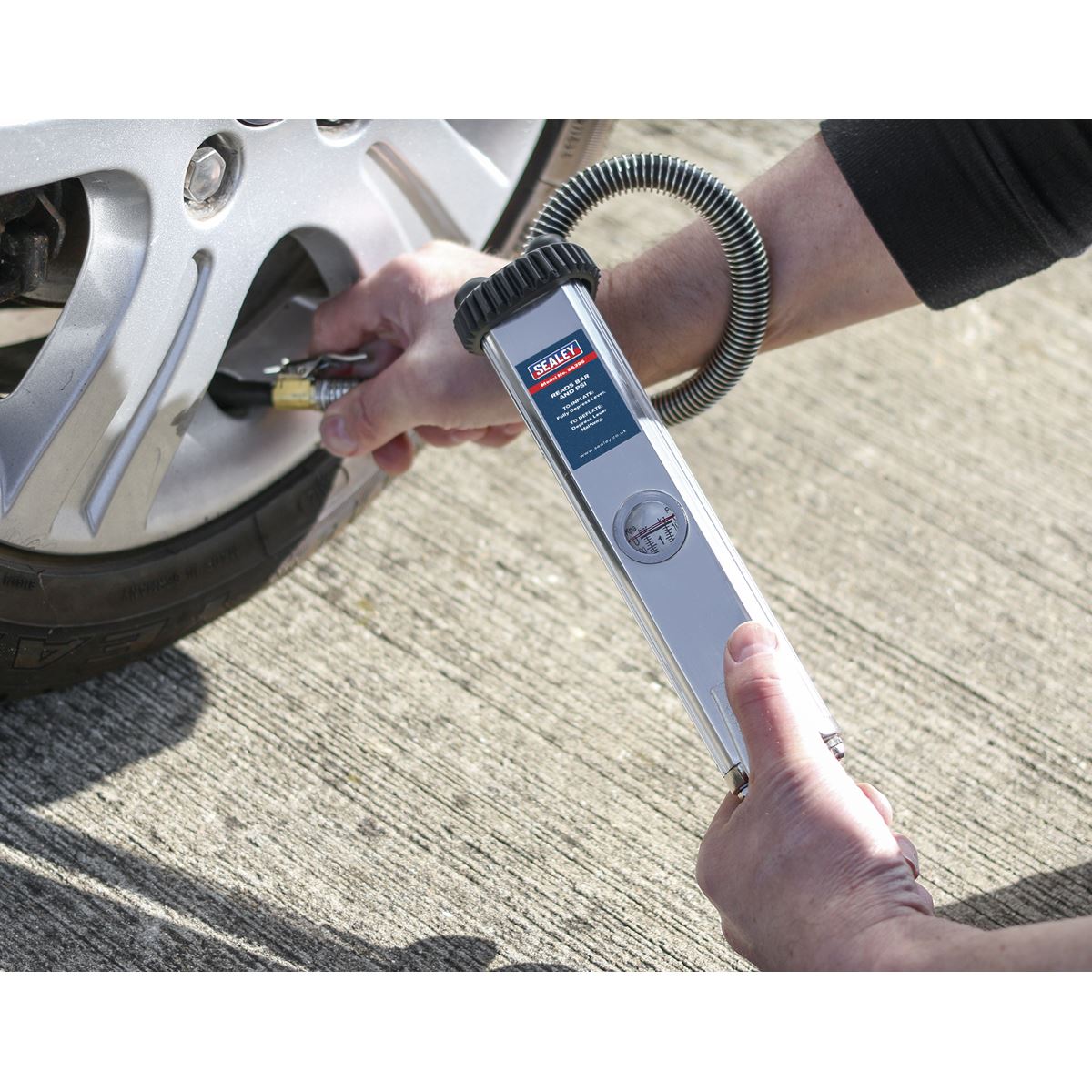 Sealey Tyre Inflator with Clip-On Connector SA395