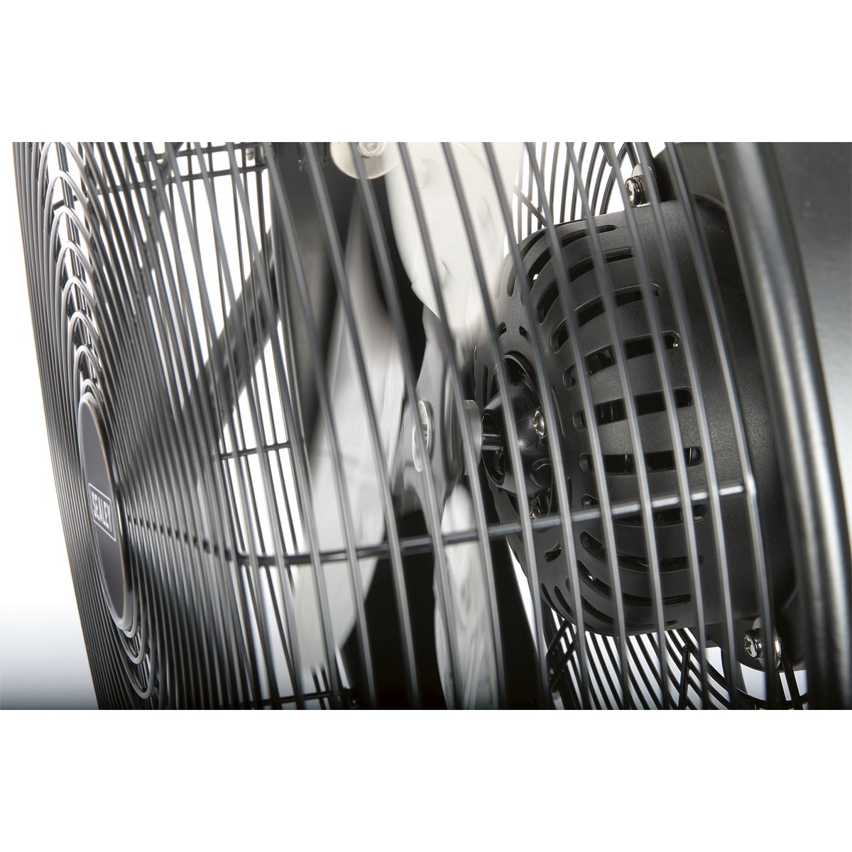 Sealey Ind High Velocity Floor Fan with Internal Oscillation 18" HVF18IS