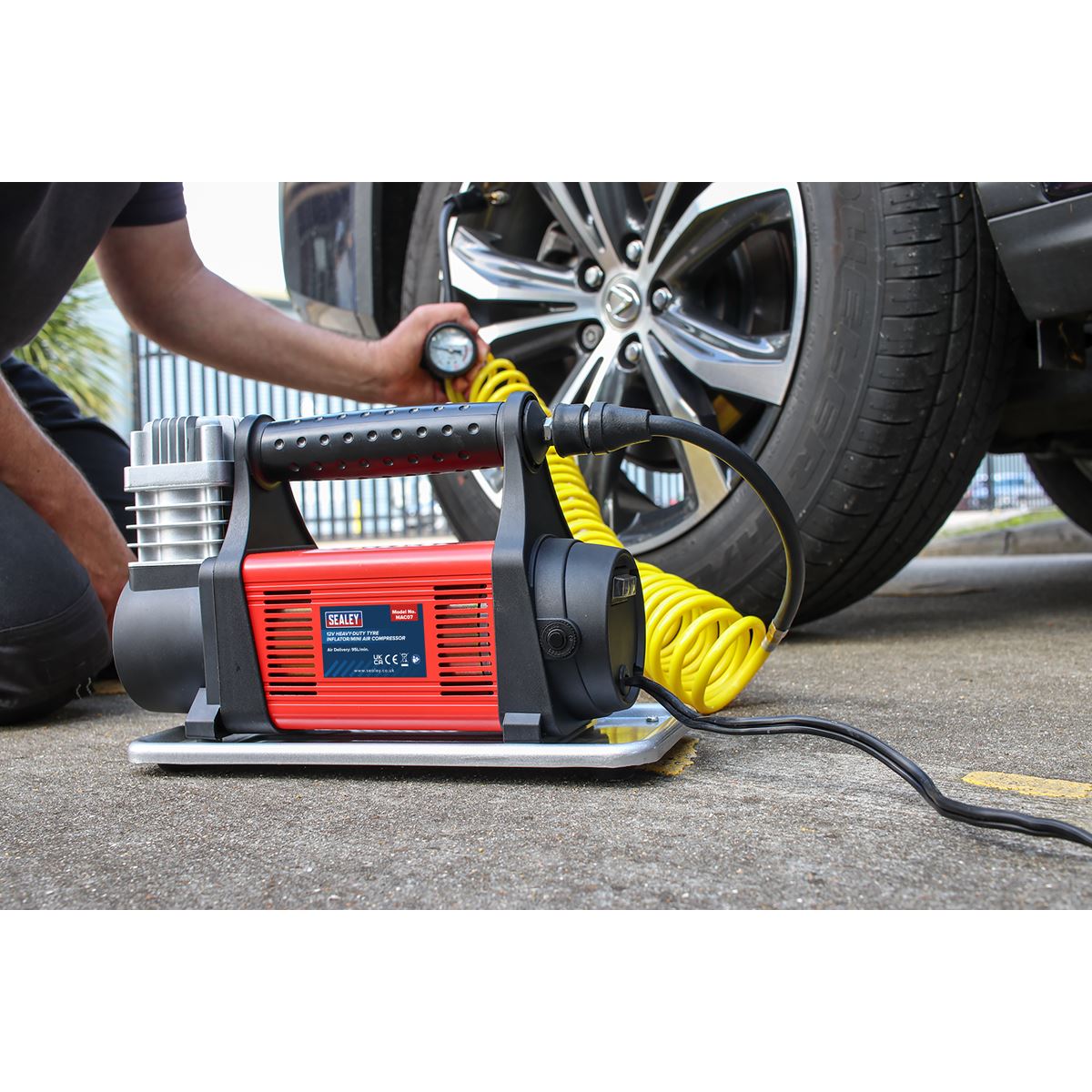 Sealey Tyre Inflator/Mini Air Compressor 12V Heavy-Duty MAC07